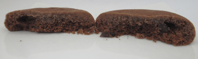 「クッキークラン チョコケーキ」の切断面 「クッキークラン チョコケーキ」の切断面