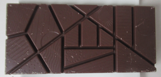 トップバリュ「チョコか？　プレーン」の表面