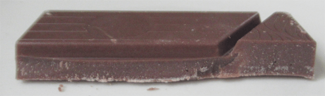 トップバリュ「チョコか？　プレーン」の切断面